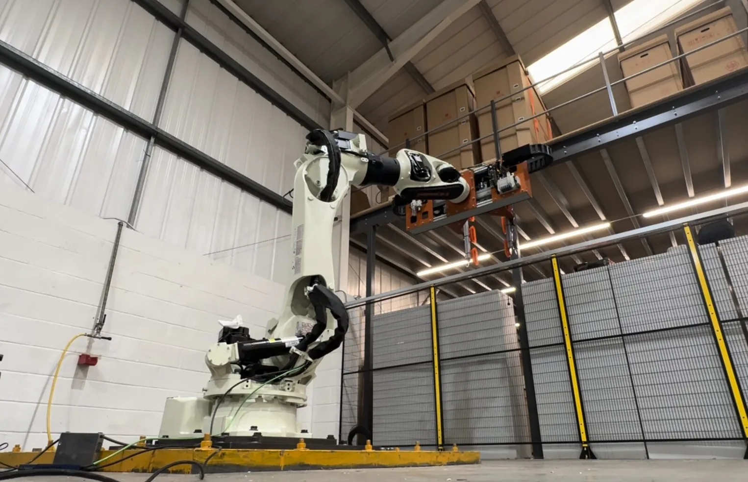 6-axis robot articulation with Fox Precision Tooling EOAT